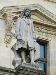 Statue de Libéral Bruant au Musée du Louvre par Armand Toussaint
