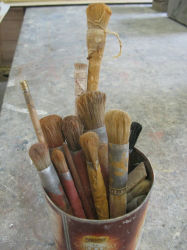 Brushes and madeleines used for sizing